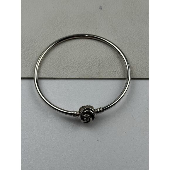 Pandora Moments Encircled Clasp Sterling Silver Bracelet #593229C01-17 in Box - Picture 4 of 11